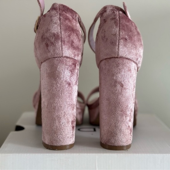 Forever 21 velvet pink heels. - Picture 4 of 11